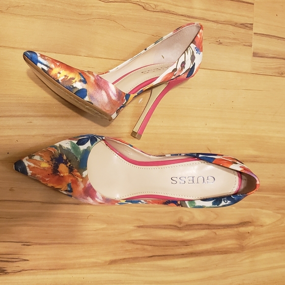 GUESS BEAUTIFUL FABRIC FLOWER STILETTO HEELS SIZE 7.5 - Picture 3 of 9